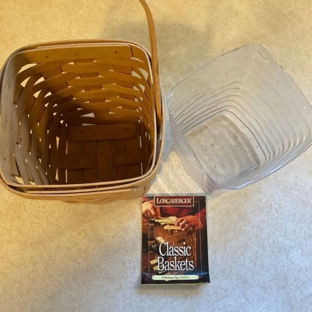 Longaberger Medium Peg Basket with Liner and Pamphlet 1997 Handwoven in‎ USA